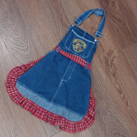 HARRY POTTER HOGWARTS DENIM RUFFLE APRON.  #5681 - Picture 2 of 8